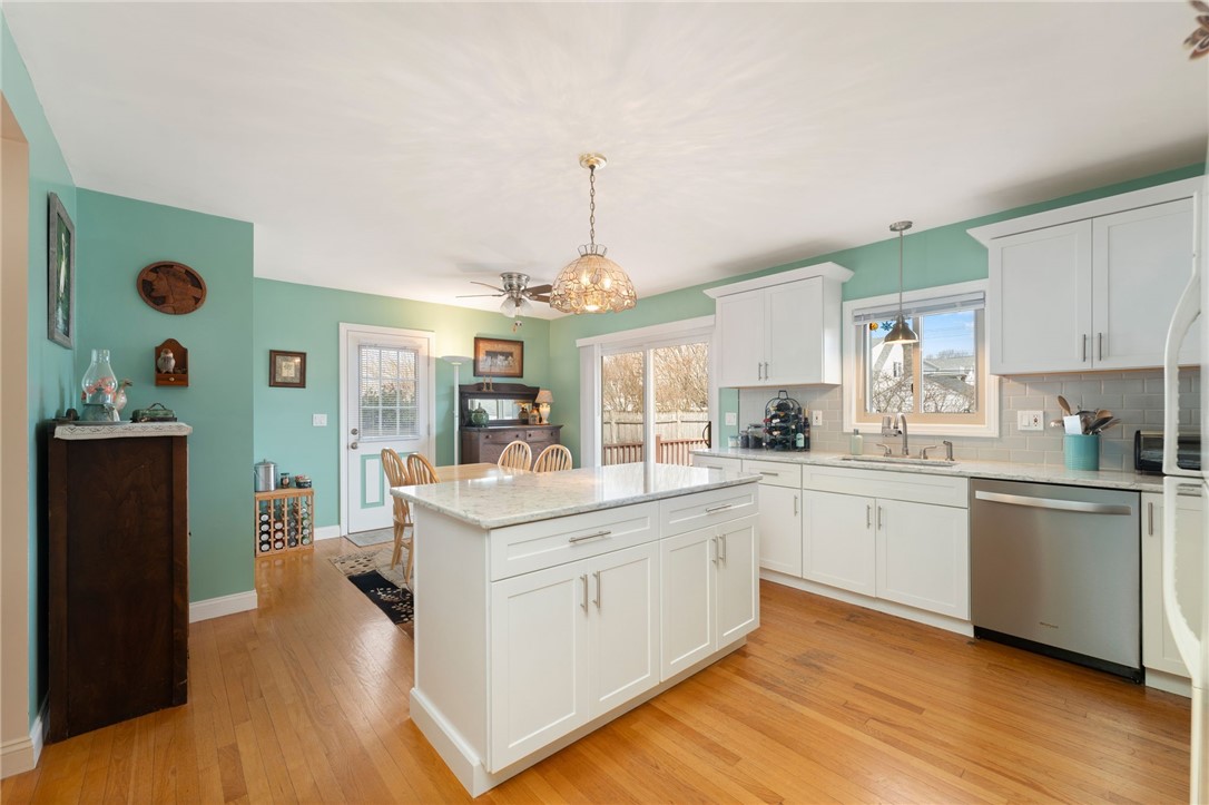 253 Chapmans Avenue Warwick, RI 02886 - Photo 7 of 42