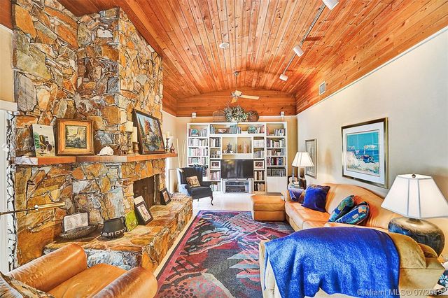 $2,320,000 | 200 Atlantic Isle, Sunny Isles Beach, FL 33160