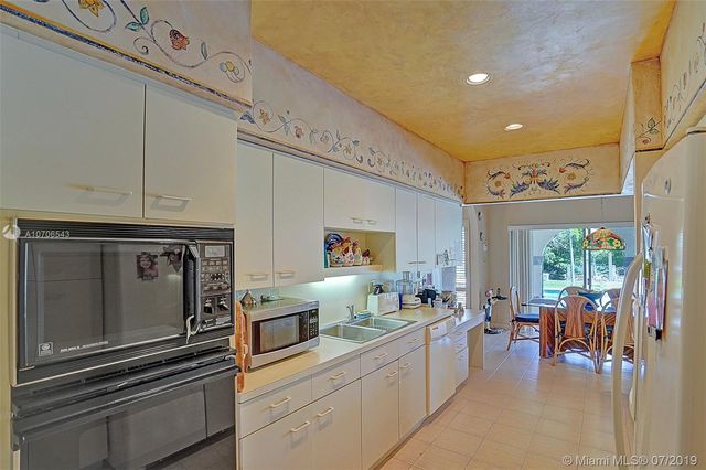 $2,320,000 | 200 Atlantic Isle, Sunny Isles Beach, FL 33160