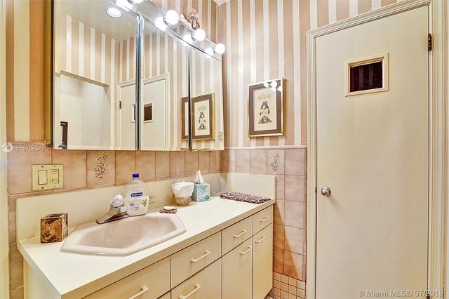 $2,320,000 | 200 Atlantic Isle, Sunny Isles Beach, FL 33160