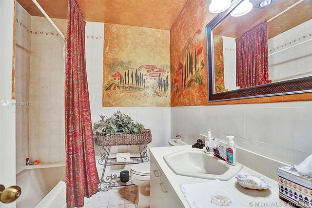 $2,320,000 | 200 Atlantic Isle, Sunny Isles Beach, FL 33160