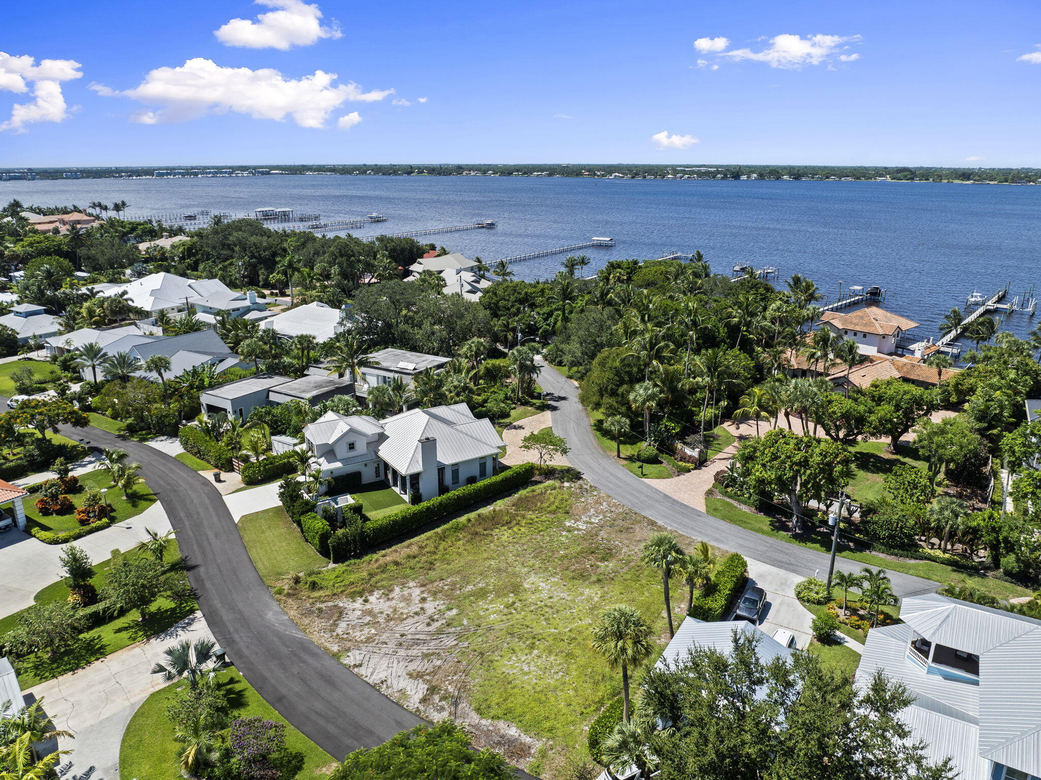 932 Southeast Riverside Drive Stuart, FL 34994 - Photo 6 of 16 6-web-or-mls-DJI_0956