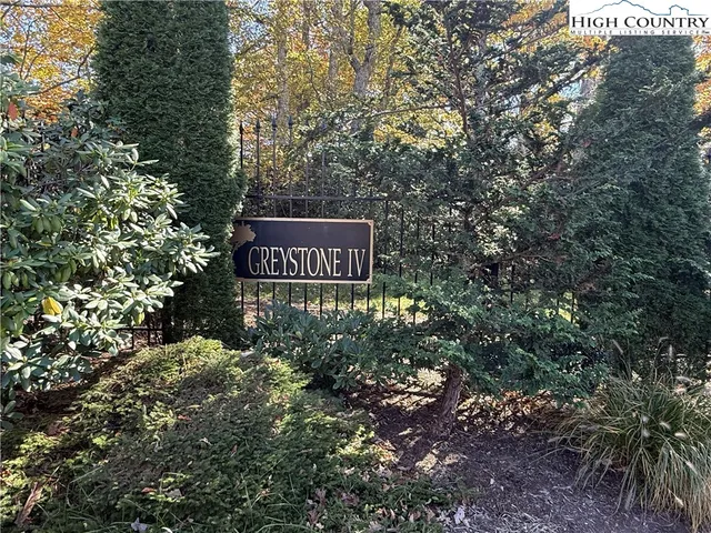 a view of a yard with mountain view