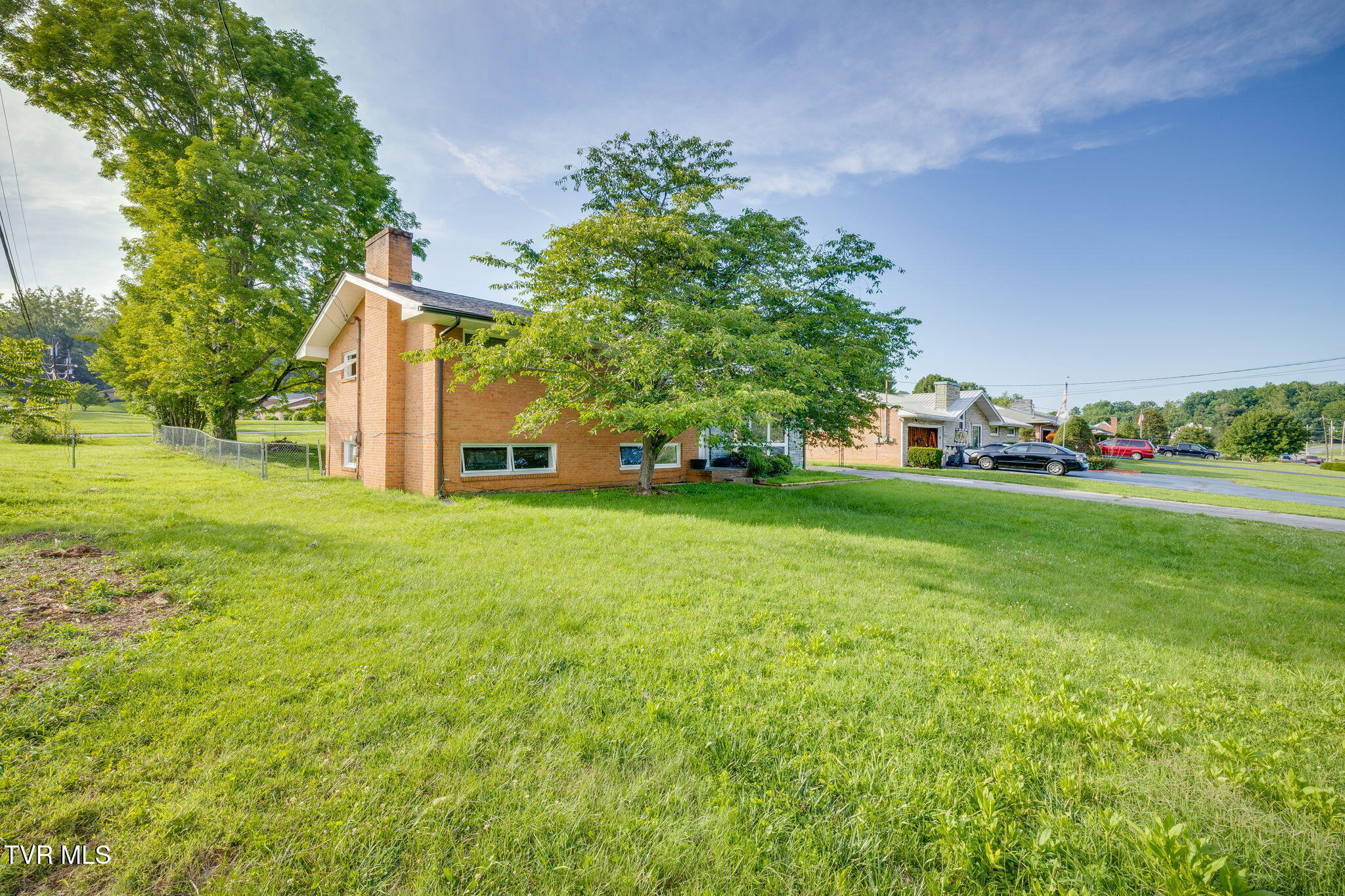 412 Colonial Heights Road Kingsport, TN 37663 - Photo 4 of 29 004