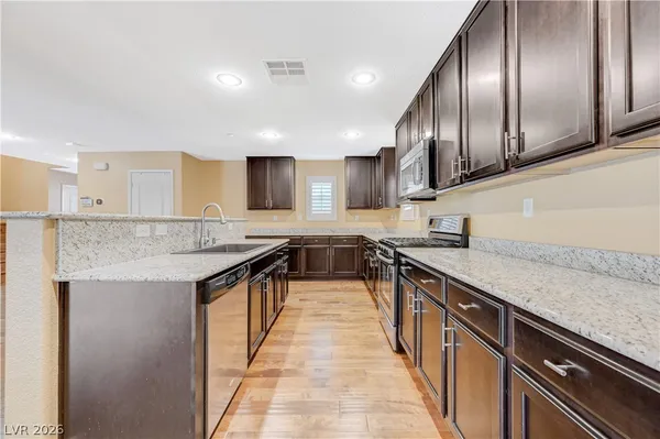 $2,400 | 2057 Self Portrait Street, Henderson, NV 89044