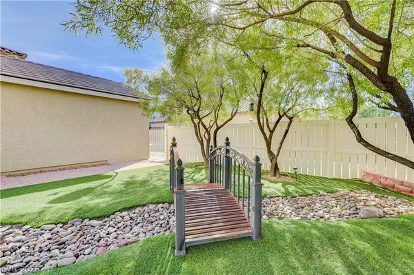 $2,400 | 2057 Self Portrait Street, Henderson, NV 89044