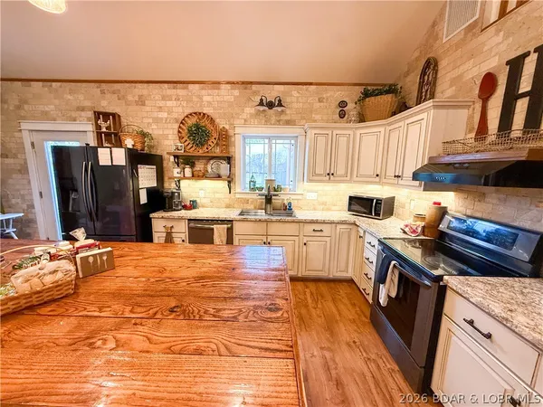 $349,900 | 11301 Hwy Z, Versailles, MO 65084