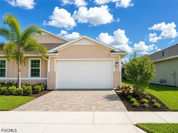 $2,200 | 43860 Blue Heron Lane, Punta Gorda, FL 33982