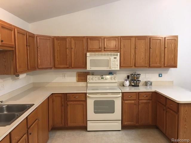 9634 Nook Road, Unit 5 Algonac, MI 48001 - Photo 4 of 23