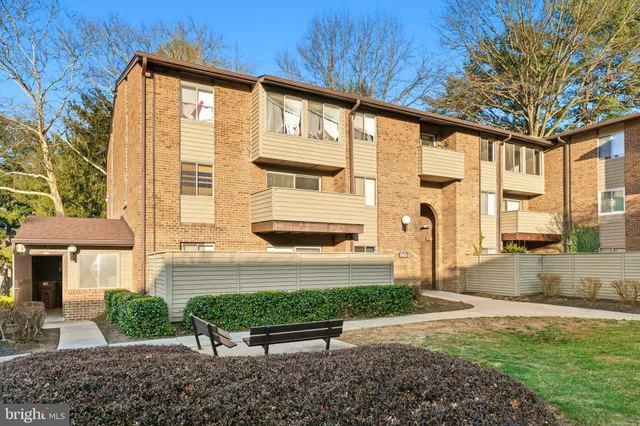$2,000 | 19431 Brassie Place, Unit 19431, Montgomery Village, MD 20886