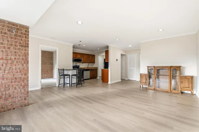 $2,000 | 19431 Brassie Place, Unit 19431, Montgomery Village, MD 20886