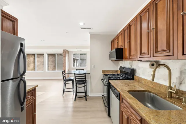 $2,000 | 19431 Brassie Place, Unit 19431, Montgomery Village, MD 20886