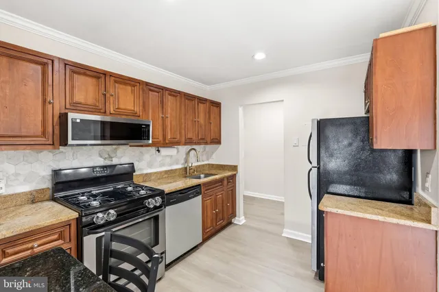 $2,000 | 19431 Brassie Place, Unit 19431, Montgomery Village, MD 20886