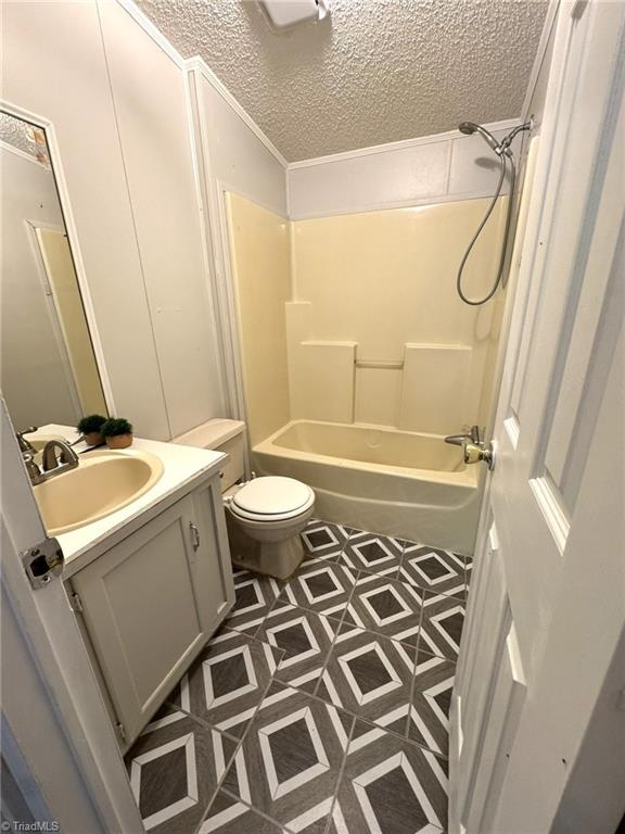 3028 Quaker Church Road Pinnacle, NC 27043 - Photo 22 of 33 Guest Bath