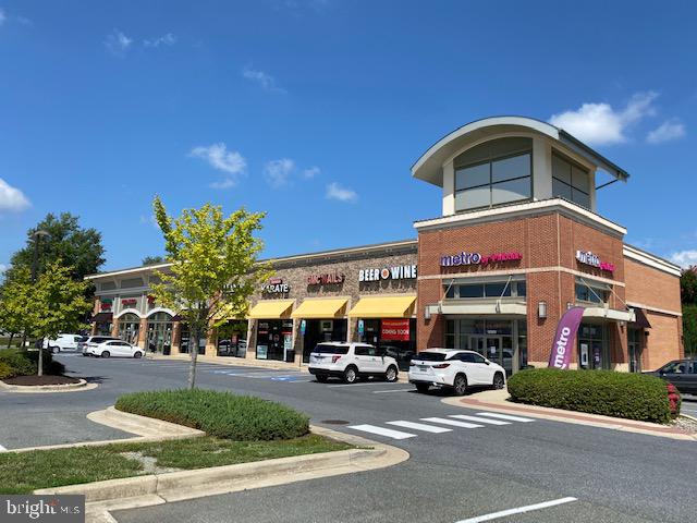 10026 Stedwick Road, Unit 204 Gaithersburg, MD 20886 - Photo 21 of 37 SHOPPING & DINING ONLY STEPS AWAY