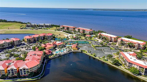 a very nice looking dining room with lots of tables and chairs