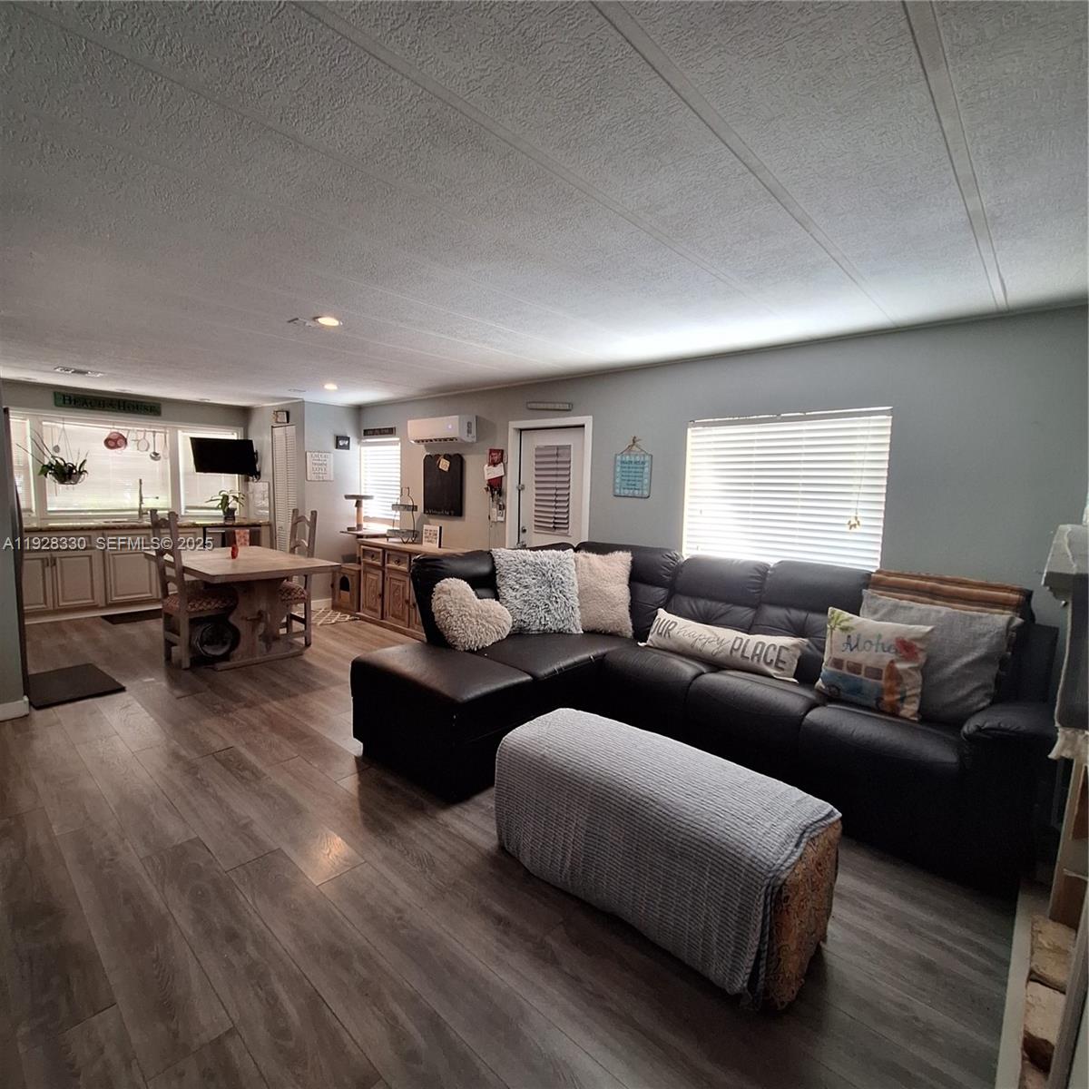 256 Lee Avenue Key Largo, FL 33037 - Photo 7 of 11 a living room with furniture and a window
