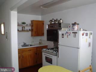 227 Spring Valley Road Darby, PA 19023 - Photo 4 of 6