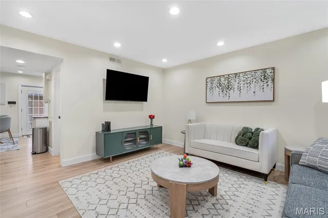 $169,900 | 4259 Burnett Walk, St. Louis, MO 63125