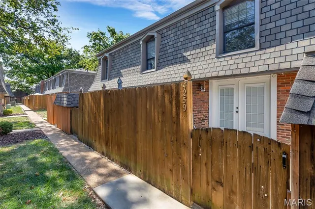 $169,900 | 4259 Burnett Walk, St. Louis, MO 63125