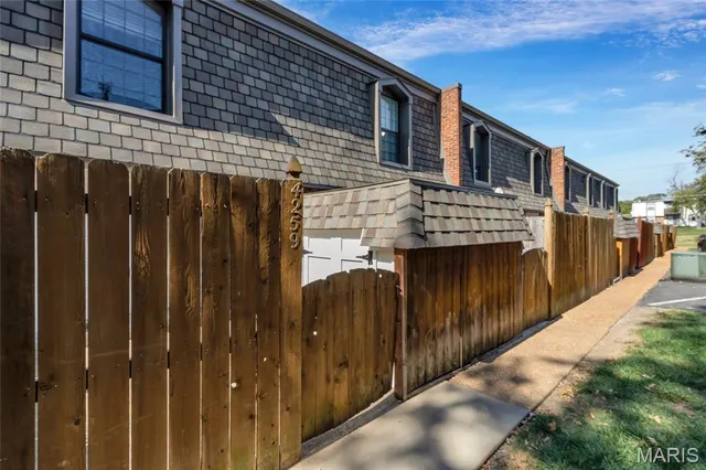 $169,900 | 4259 Burnett Walk, St. Louis, MO 63125