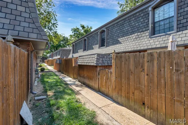 $169,900 | 4259 Burnett Walk, St. Louis, MO 63125