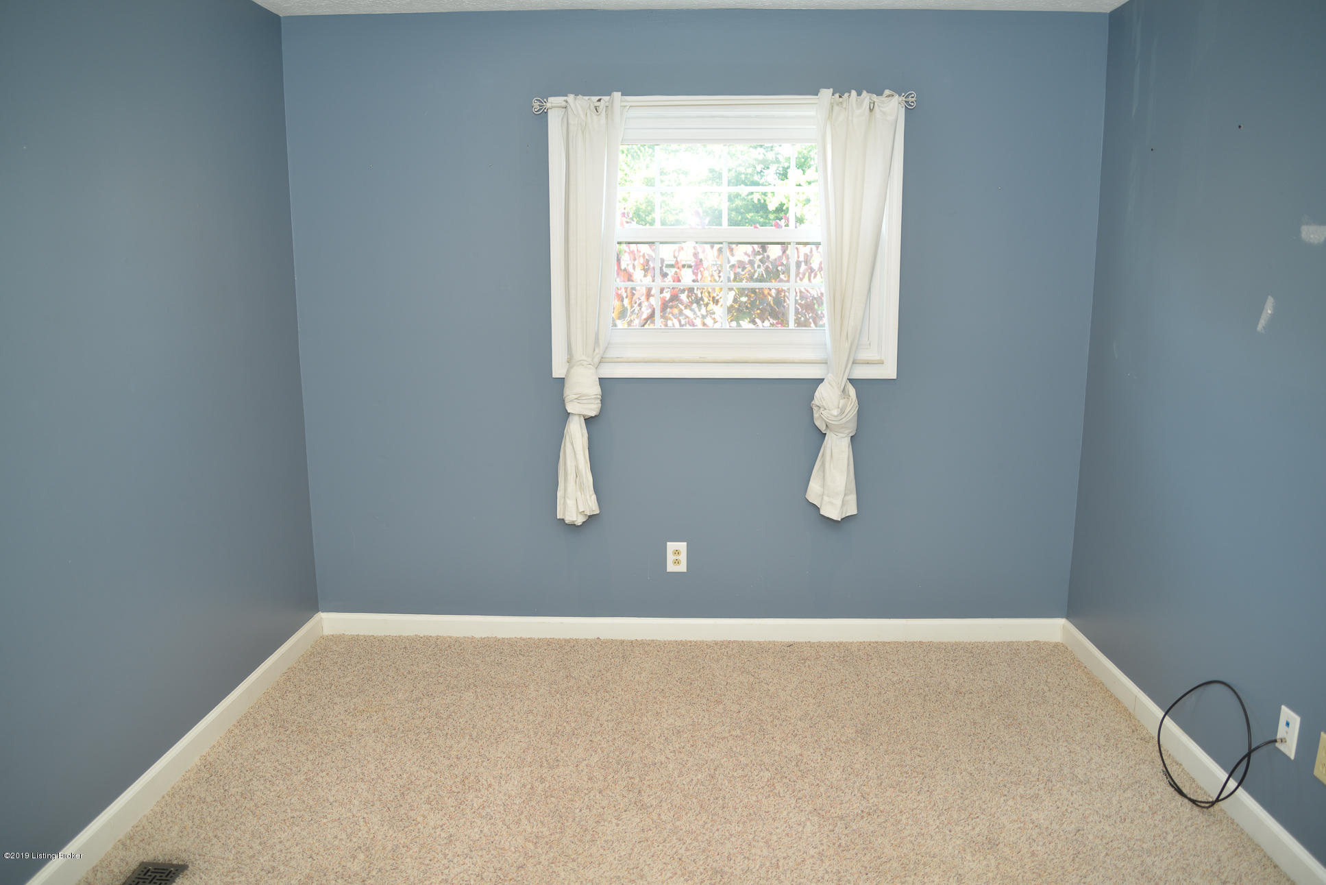 5112 Queens Castle Road Louisville, KY 40229 - Photo 18 of 35 5112_QueenCastleRd-16