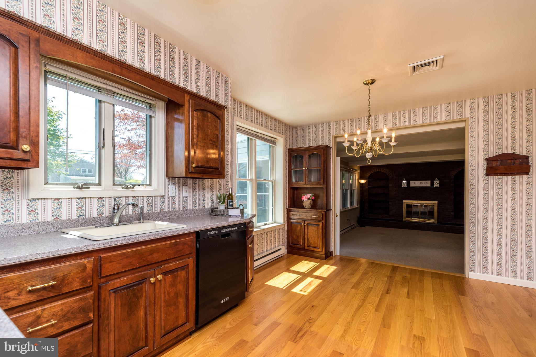 231 Parry Road Warminster, PA 18974 - Photo 23 of 71 Eat in Kitchen - fits a table for 6