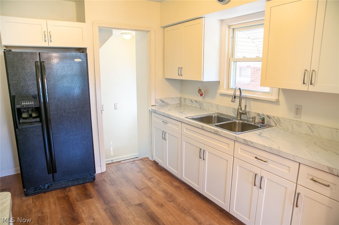 7412 Spring Garden Road Cleveland, OH 44129 - Photo 9 of 27