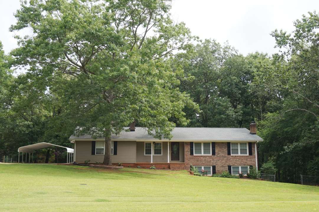 832 State Rd S-37-359 Seneca, SC 29672 - Photo 1 of 22 Gallery Image 1