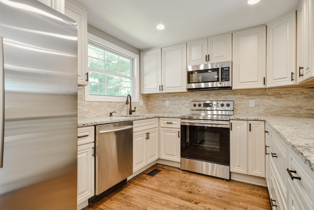 39 Lyman Road Framingham, MA 01701 - Photo 8 of 30