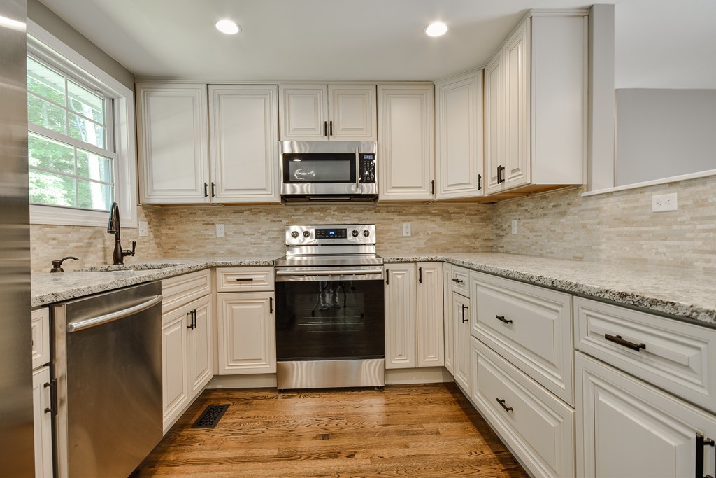 39 Lyman Road Framingham, MA 01701 - Photo 10 of 30
