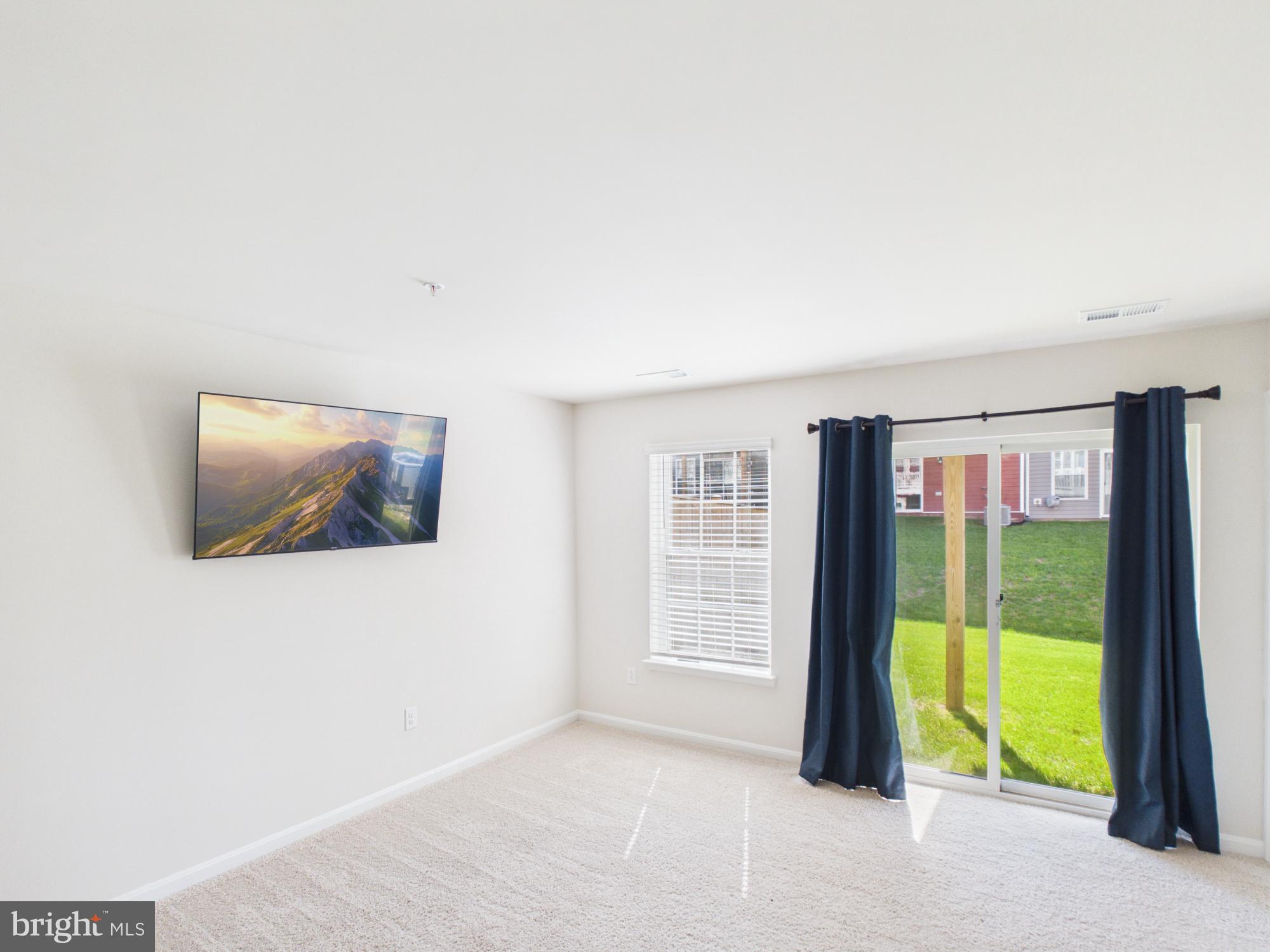 2011 Pomona Way Frederick, MD 21702 - Photo 7 of 22 1st Level Family Room