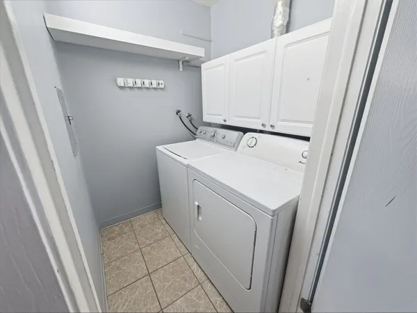 $1,900 | 13616 Royal Court, Unit 207, Crestwood, IL 60418