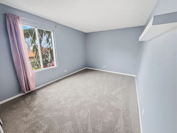 $1,900 | 13616 Royal Court, Unit 207, Crestwood, IL 60418