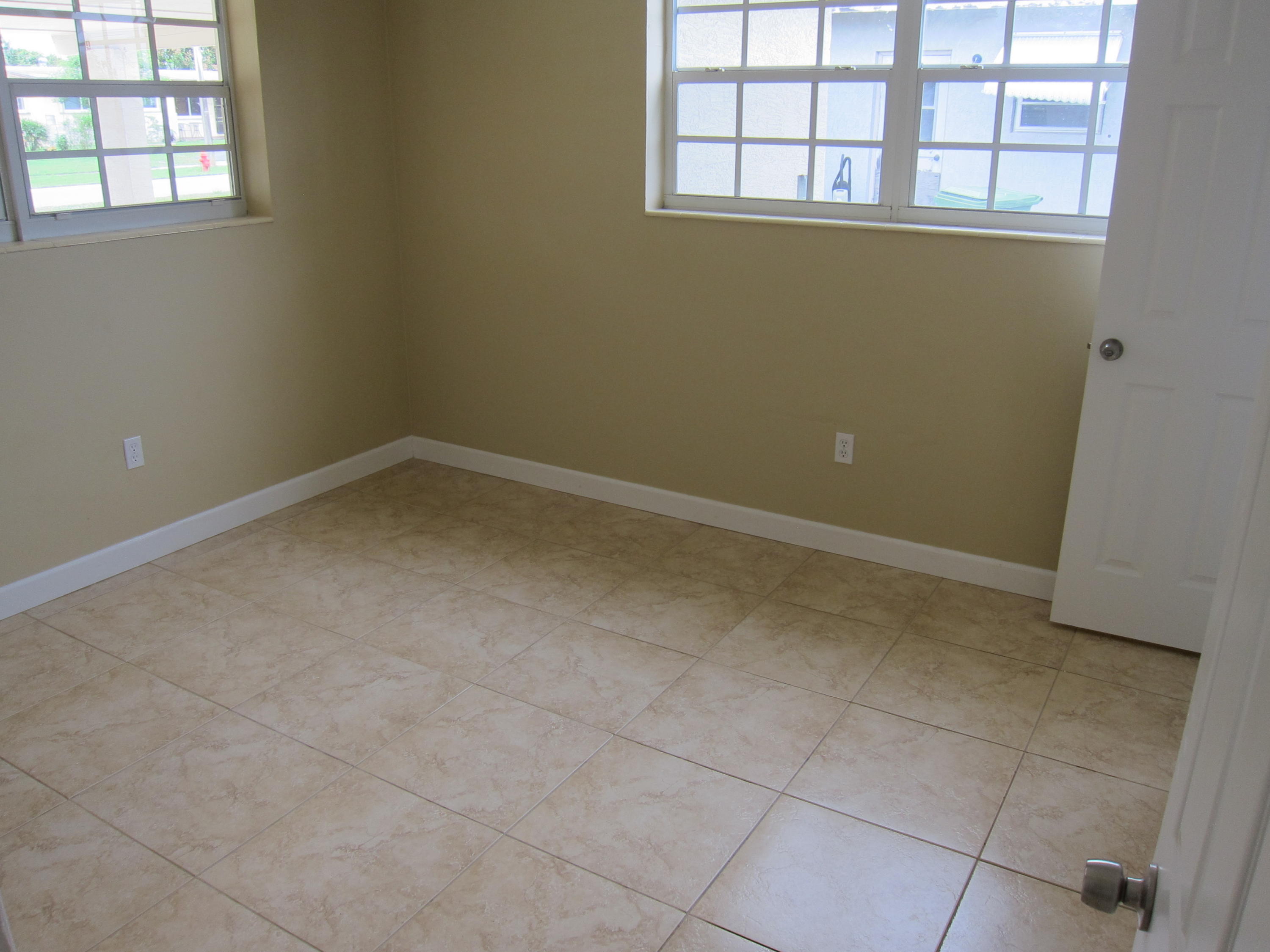 328 Bayside Road Lake Worth, FL 33461 - Photo 11 of 12 014
