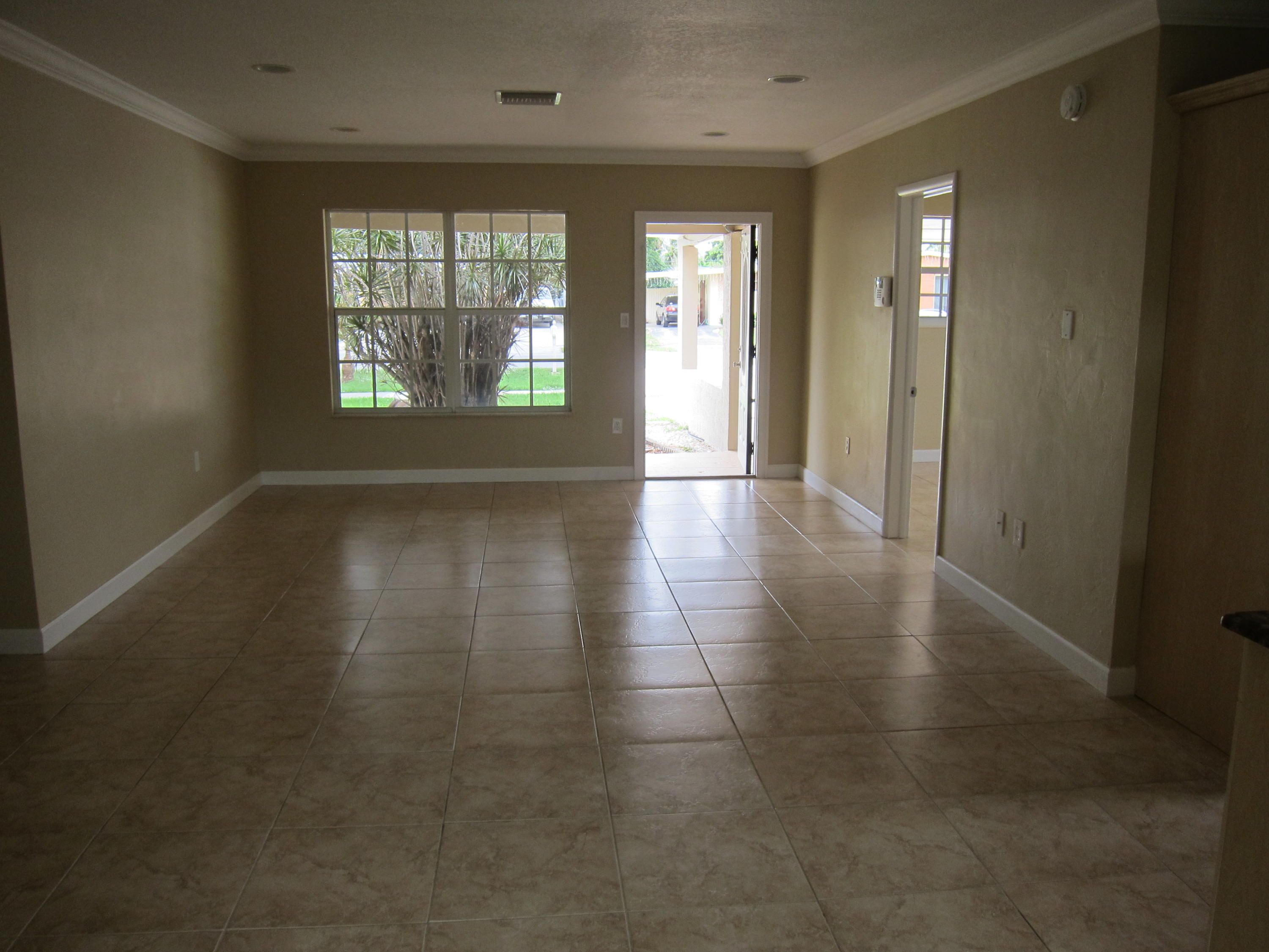 328 Bayside Road Lake Worth, FL 33461 - Photo 2 of 12 004