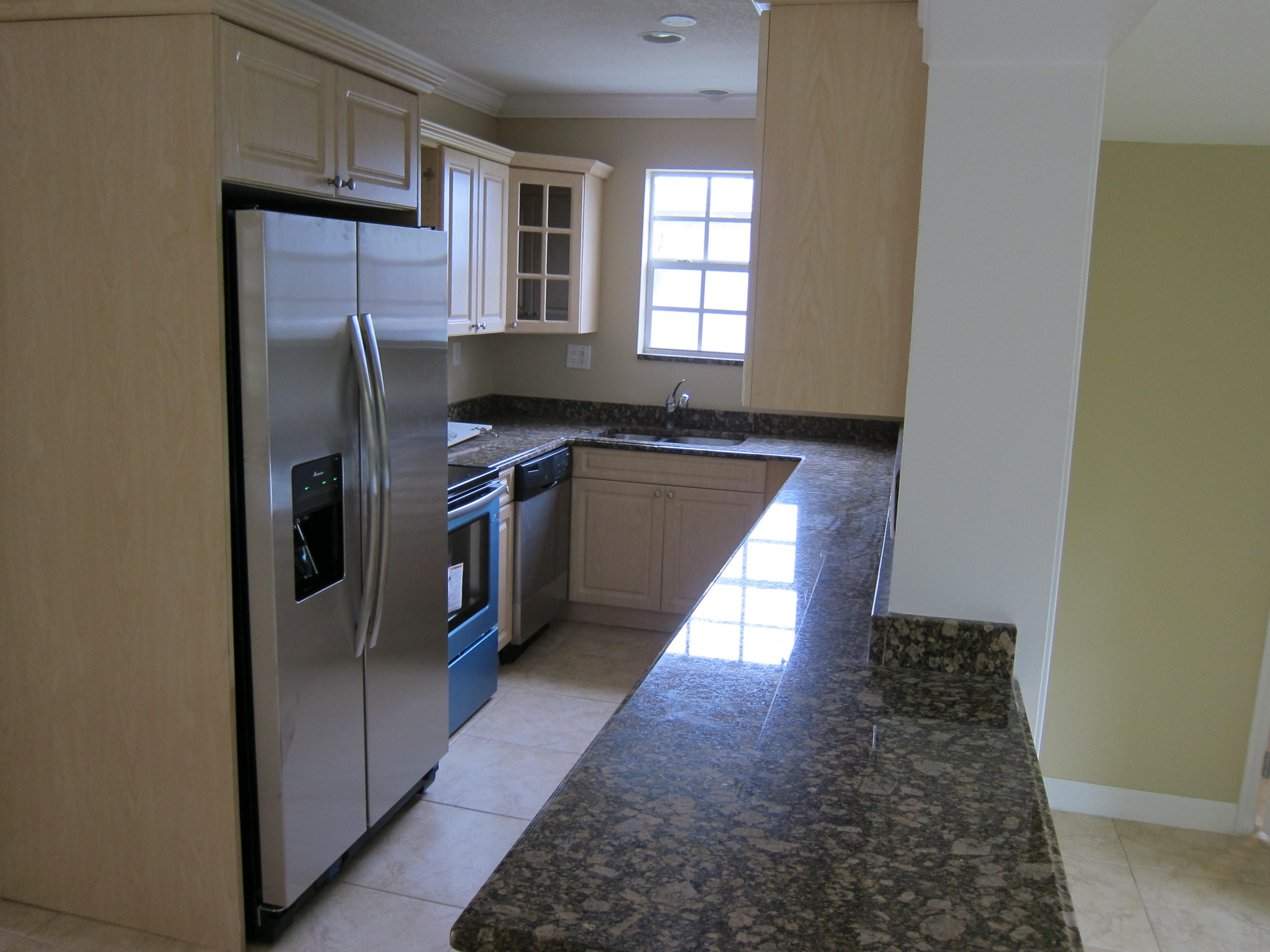 328 Bayside Road Lake Worth, FL 33461 - Photo 3 of 12 005