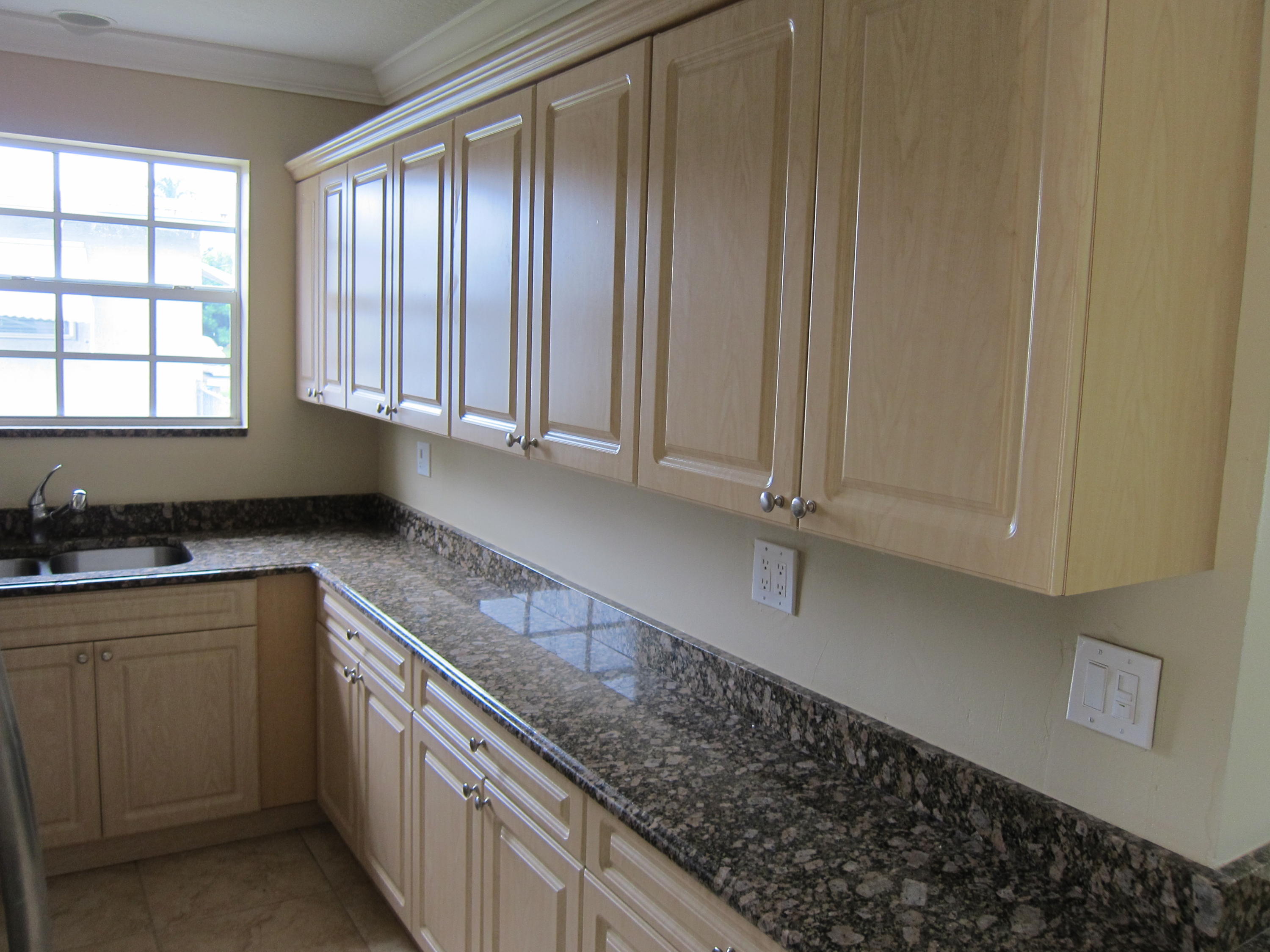 328 Bayside Road Lake Worth, FL 33461 - Photo 4 of 12 006