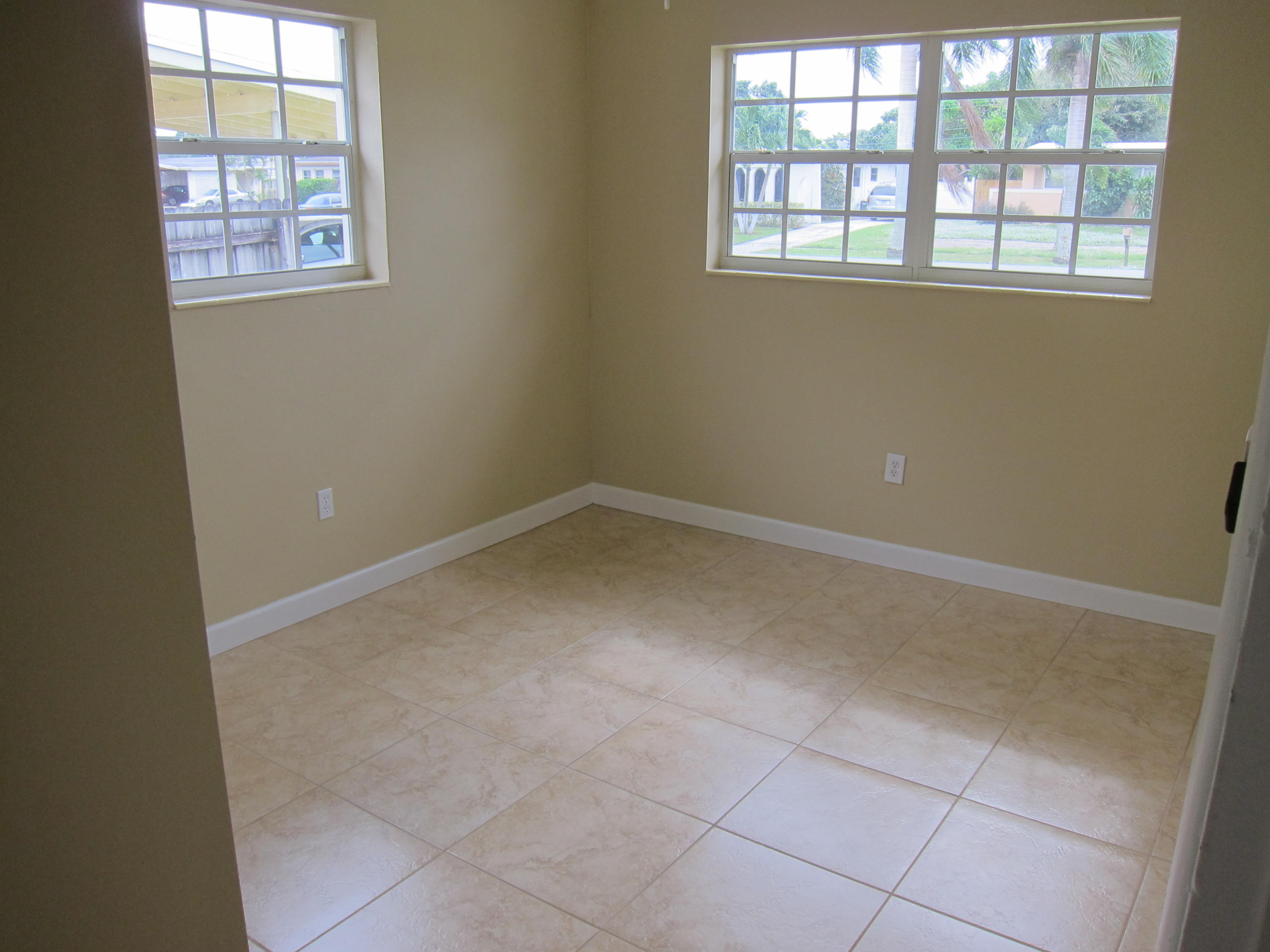 328 Bayside Road Lake Worth, FL 33461 - Photo 9 of 12 012