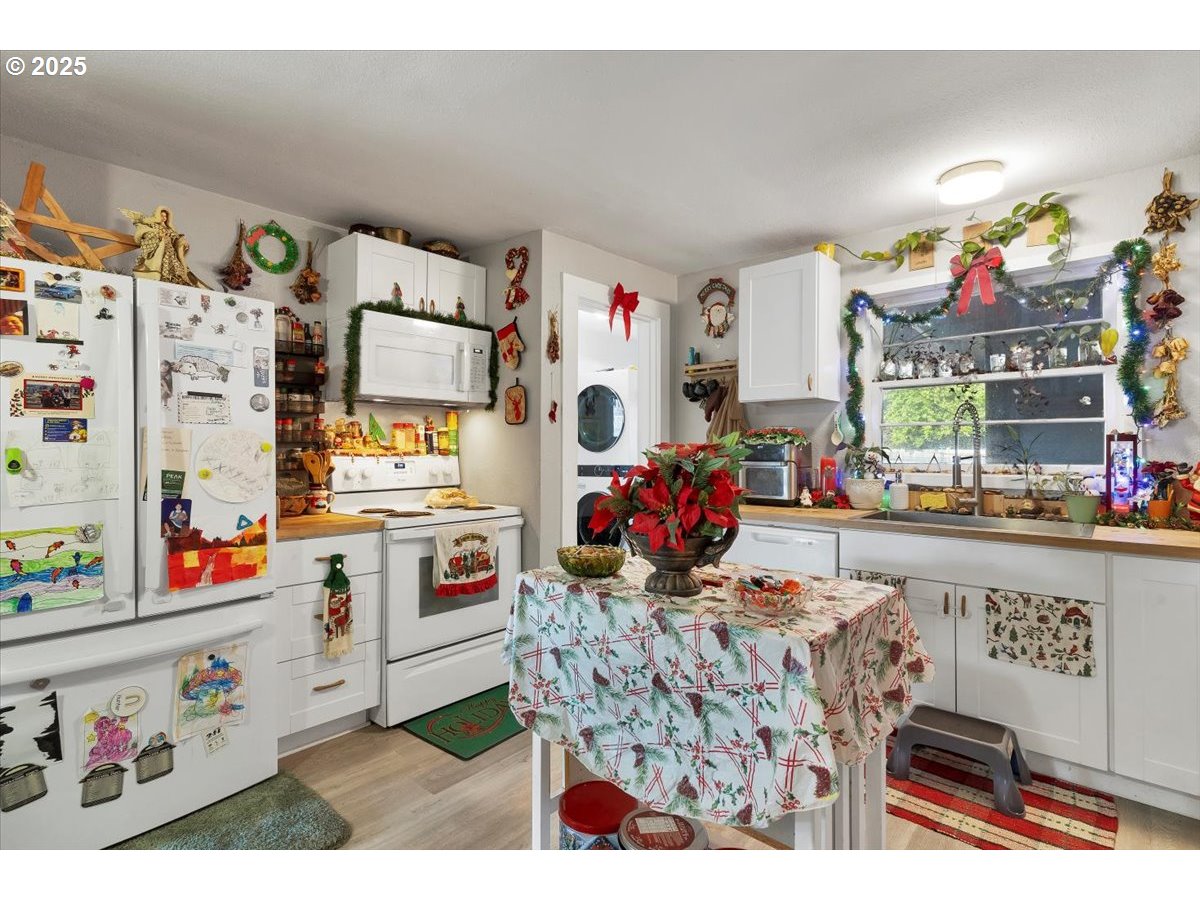 Undisclosed Address Lebanon, OR 97355 - Photo 17 of 34 a view of kitchen with fridge and workspace