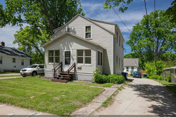 $337,500 | 1841 Oakdale Avenue, Green Bay, WI 54302
