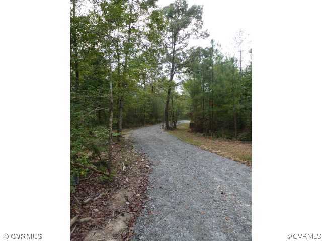 7701 Cooks Mill Road Lanexa, VA 23089 - Photo 5 of 6 Exterior Front - Private Driveway.