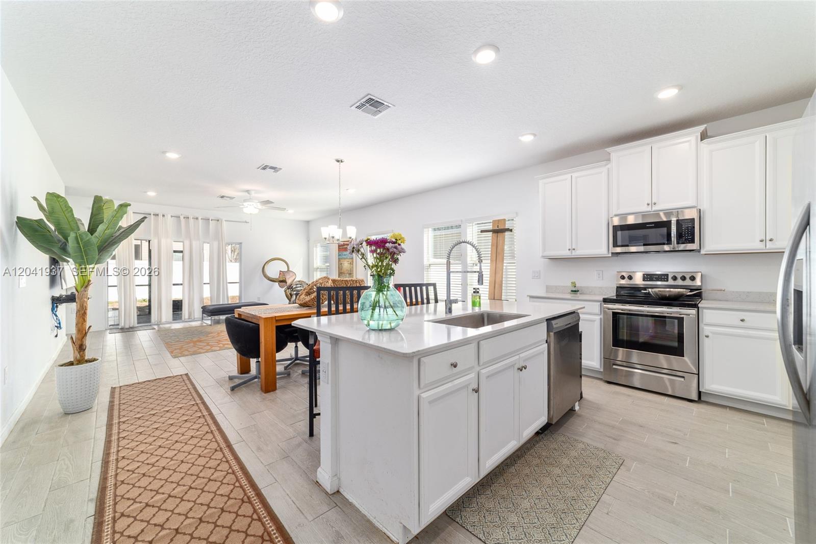 7451 Southwest 76th Terrace Ocala, FL 34481 - Photo 2 of 12