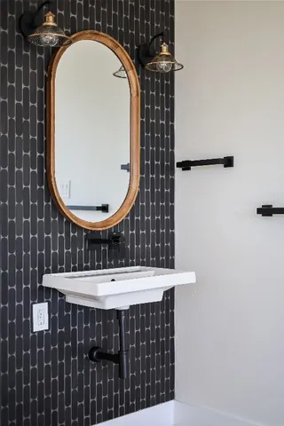 $1,300,000 | 2181 County Road 481, Thrall, TX 76578