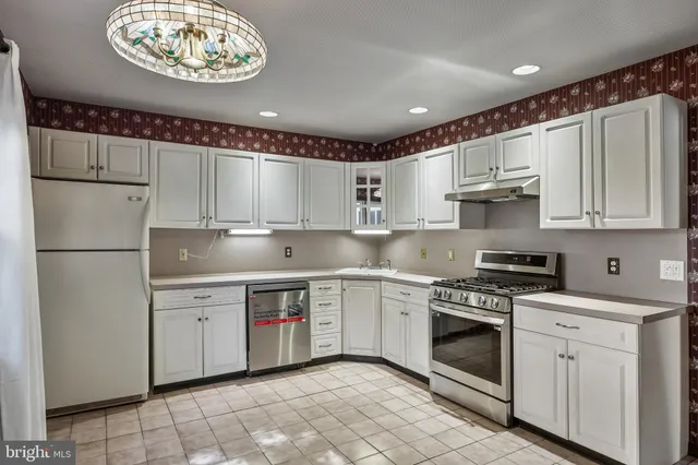 $220,000 | 130 Evesham Avenue East, Magnolia, NJ 08049