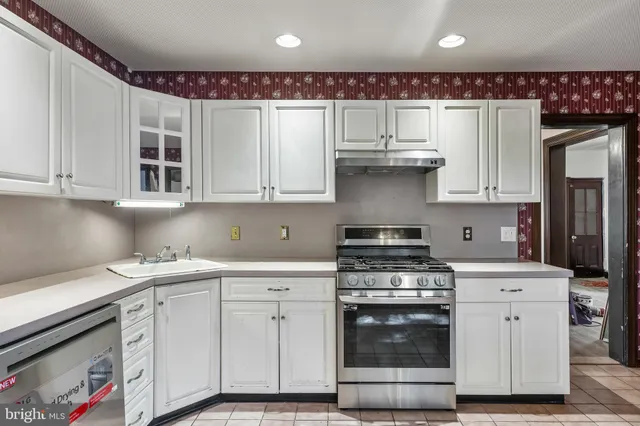 $220,000 | 130 Evesham Avenue East, Magnolia, NJ 08049