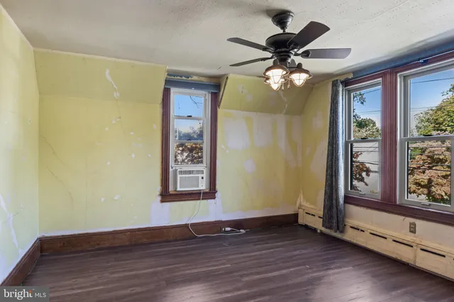 $220,000 | 130 Evesham Avenue East, Magnolia, NJ 08049