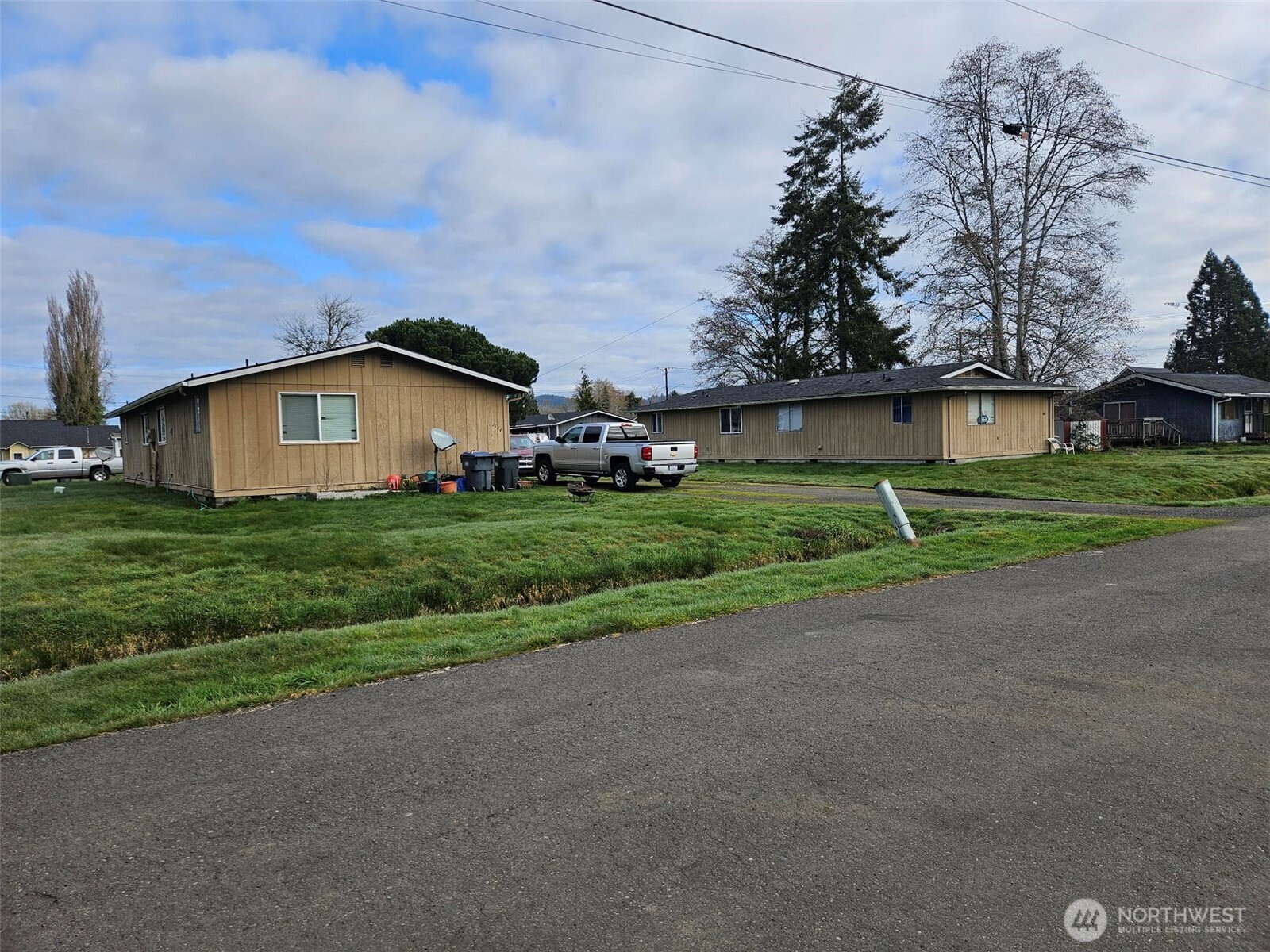 1114 Fordney Street Aberdeen, WA 98520 - Photo 2 of 4 a view of a house with a yard and garage
