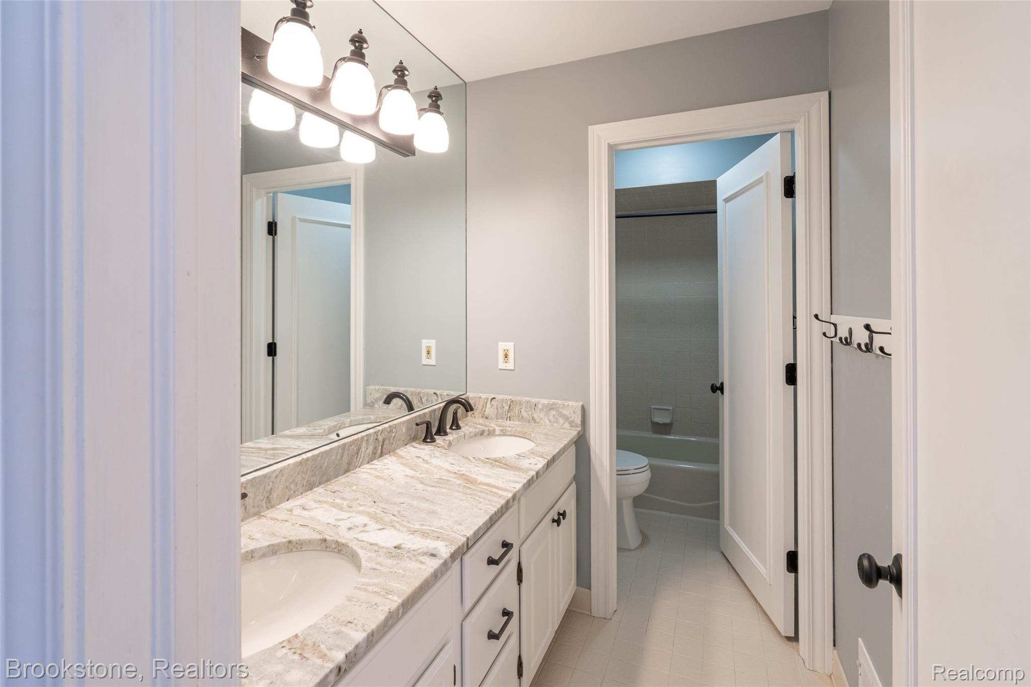 1039 Stony Pointe Boulevard Rochester, MI 48307 - Photo 44 of 61 1039 Stony Pointe Blvd Rochester-40.jpg